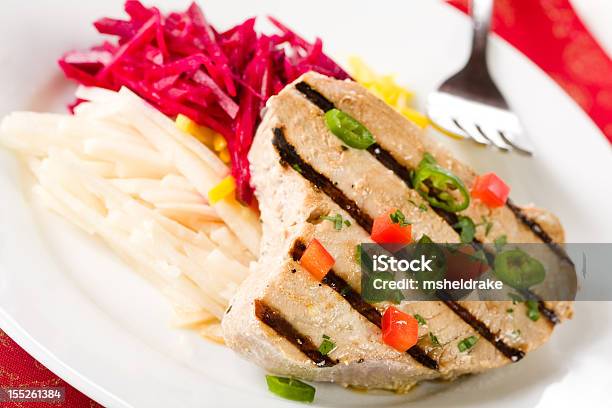 Filete De Atún A La Parrilla Foto de stock y más banco de imágenes de Alimento - Alimento, Alimentos cocinados, Amarillo - Color