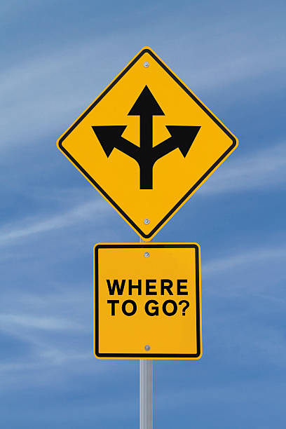 para onde ir? - changing form road sign sign yellow - fotografias e filmes do acervo