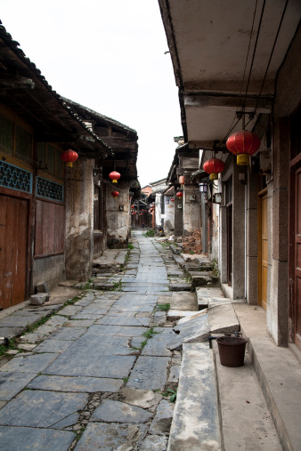 The ancient city of Daxu is 23 km southeast of Guilin.
