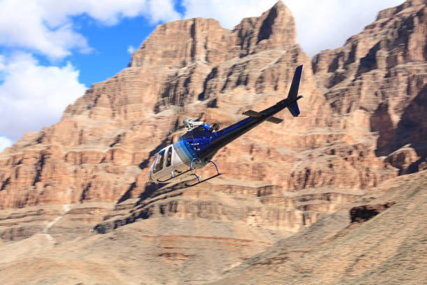 descoberta - canyon majestic grand canyon helicopter imagens e fotografias de stock