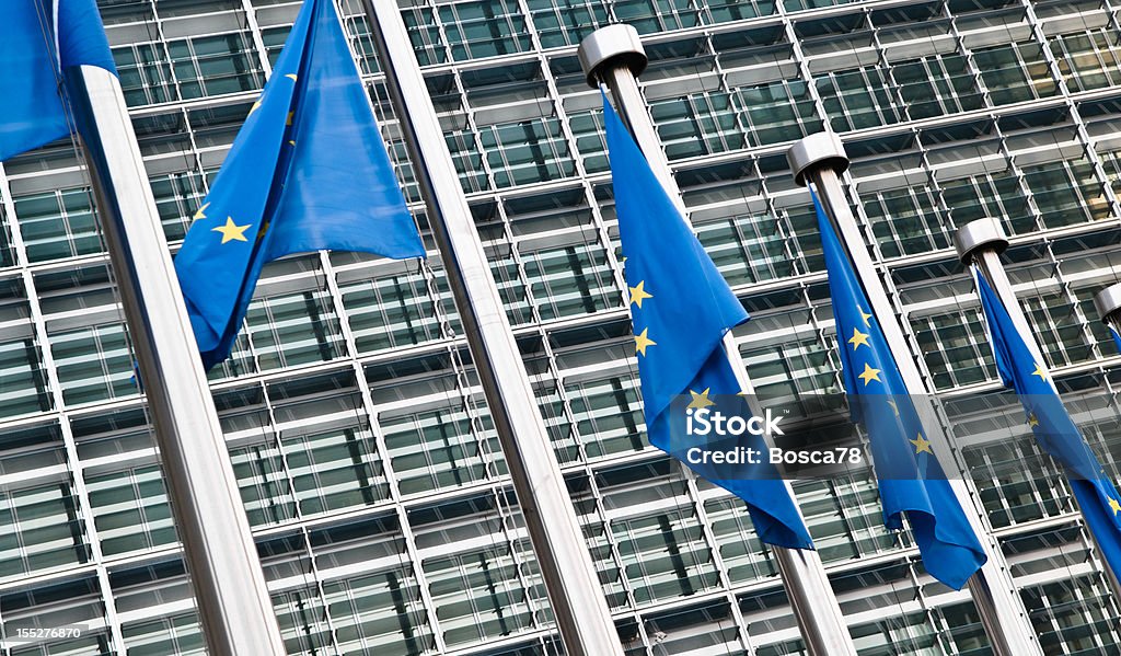 Bandeiras em frente da Comissão Europeia, em Bruxelas - Royalty-free Bandeira da União Europeia Foto de stock