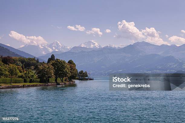 Lago De Thun E Dos Alpes Suíços - Fotografias de stock e mais imagens de Ajardinado - Ajardinado, Alpes suíços, Ao Ar Livre