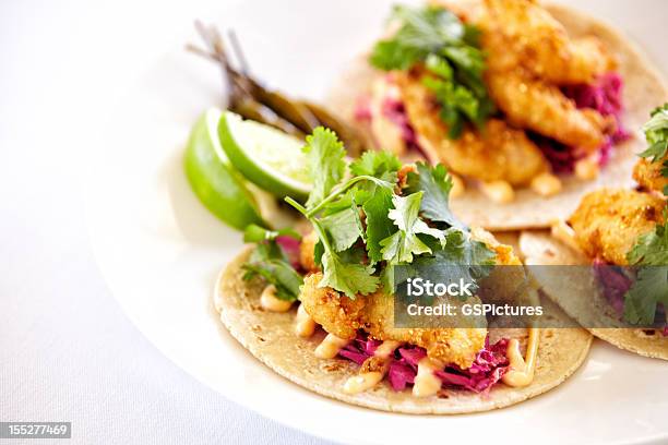 Nahaufnahme Des Fish Tacos Auf Einer Platte Stockfoto und mehr Bilder von Taco - Taco, Speisen, Fisch