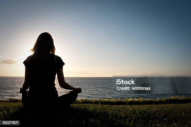 Meditação - Fotografias de stock e mais imagens de Mantra - Mantra, Adulto, Ao Ar Livre
