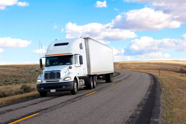 allgemeiner weißen lkw - truck space desert utah stock-fotos und bilder