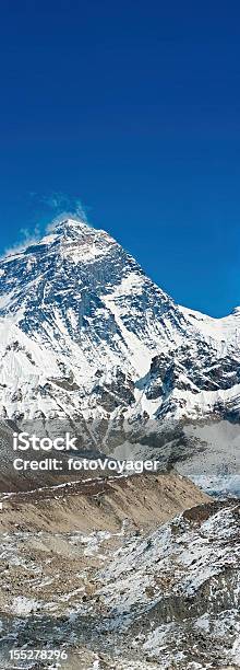 Monte Everest Summit Verticale Panorama Himalaya In Nepal - Fotografie stock e altre immagini di Natura