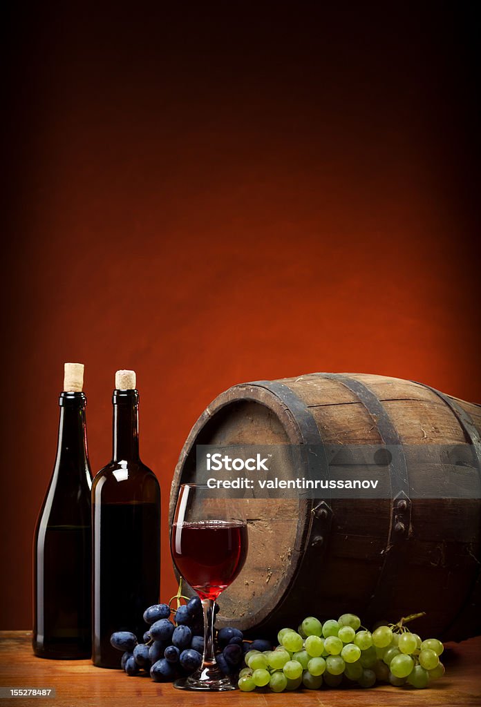 Composizione del vino rosso - Foto stock royalty-free di Botte di vino