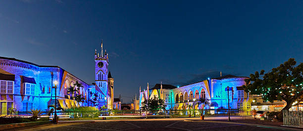 edificios del parlamento, un hotel de bridgetown, barbados - barbados fotografías e imágenes de stock