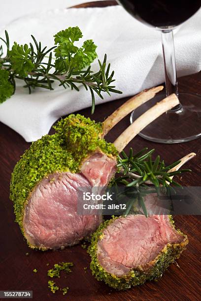 Agnello In Crosta Di Erbe - Fotografie stock e altre immagini di Corona di agnello - Corona di agnello, Erba aromatica, Agnello - Carne