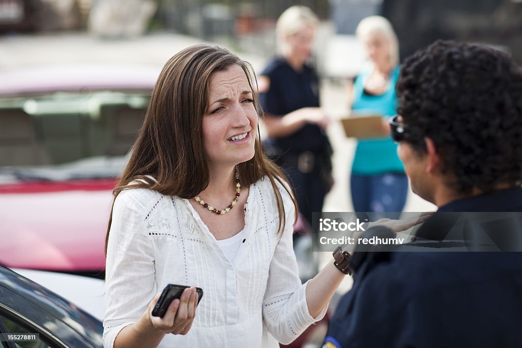 Polícia responder ao acidente de trânsito - Foto de stock de Força Policial royalty-free