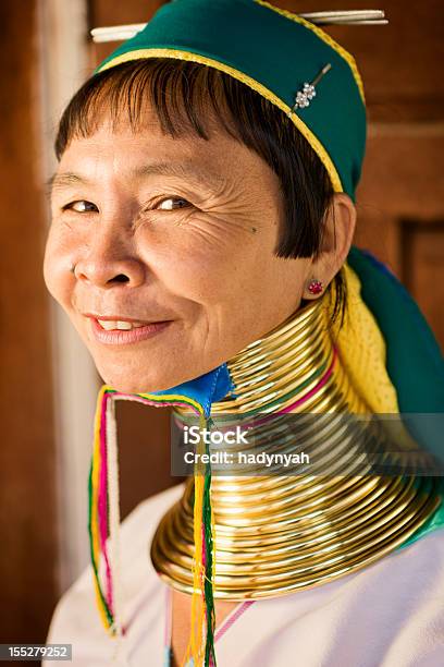Portret Kobiety Z Długie Szyi Padaung Plemię Myanmar - zdjęcia stockowe i więcej obrazów Aktywni seniorzy