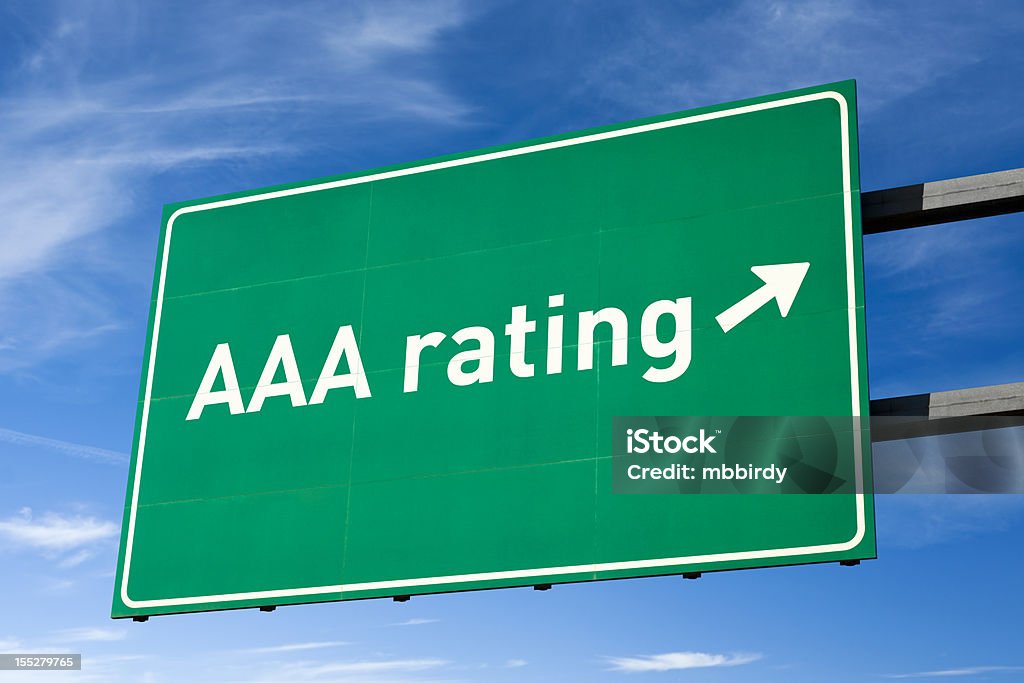 Droga Znak kierunkowy dla AAA wiarygodności kredytowej, Ścieżka odcinania - Zbiór zdjęć royalty-free (Ocena)