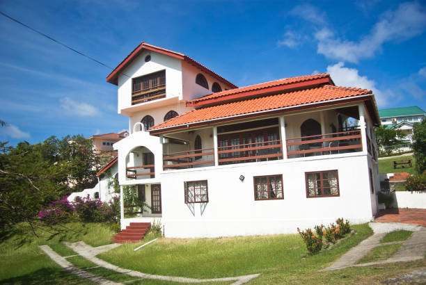 istock luxury tropical home and neighborhood 155279794