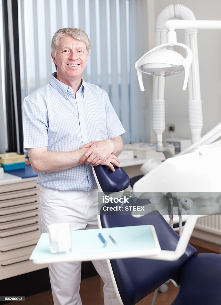 Confiant mâle Dentiste - Photo de Adulte libre de droits