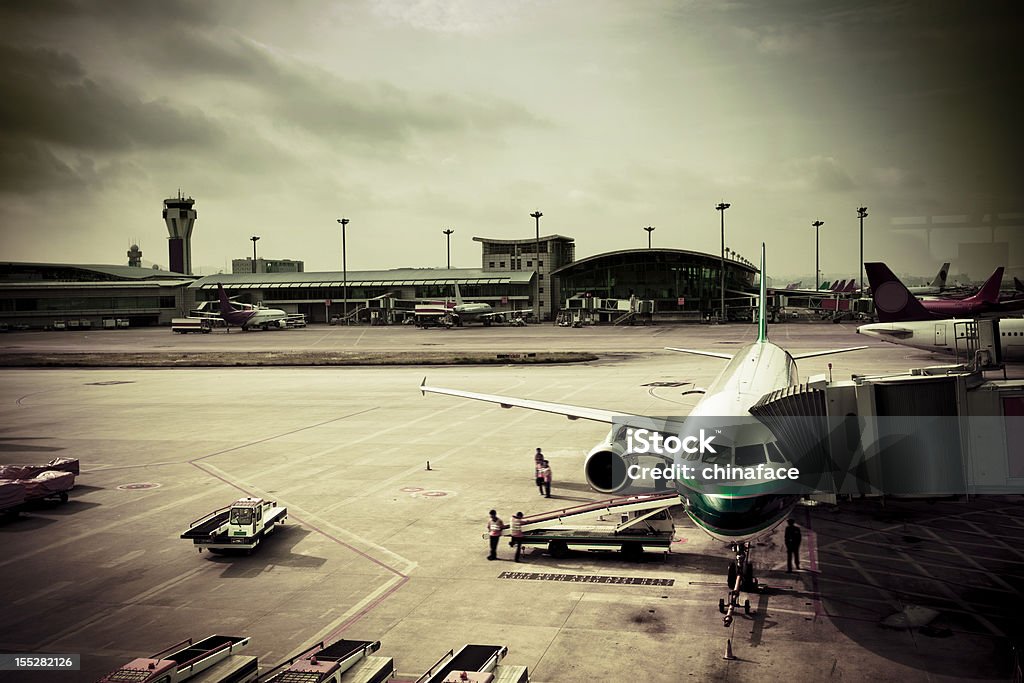 Preparação da aeronave antes da partida. - Foto de stock de Carro royalty-free