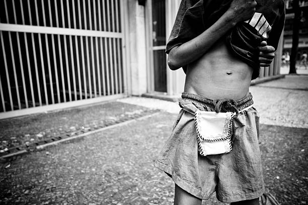 brasilianischen street child - street child stock-fotos und bilder