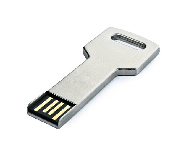 flash usb de almacenamiento de metal clave en blanco macro - usb cable security stick data fotografías e imágenes de stock