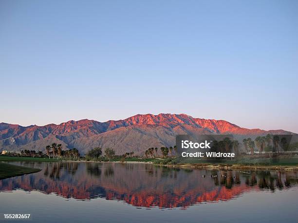 Pole Golfowe W Dawn Z Góry Jak Od Pocałunków Słońca - zdjęcia stockowe i więcej obrazów Palm Springs - Stan Kalifornia