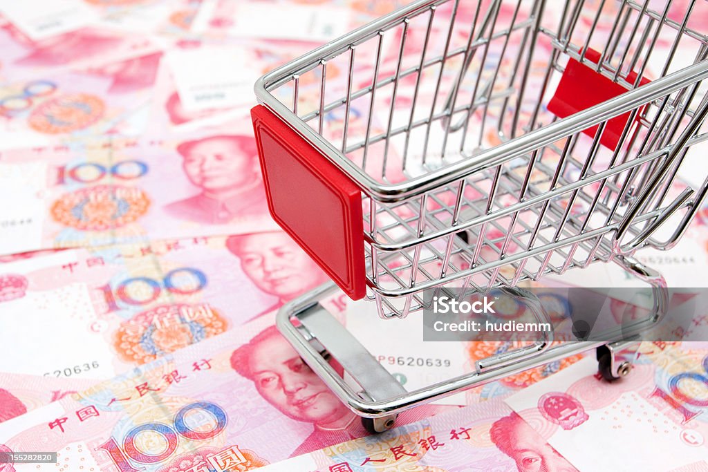 Carrinho de compras na RMB - Foto de stock de Atividade comercial royalty-free