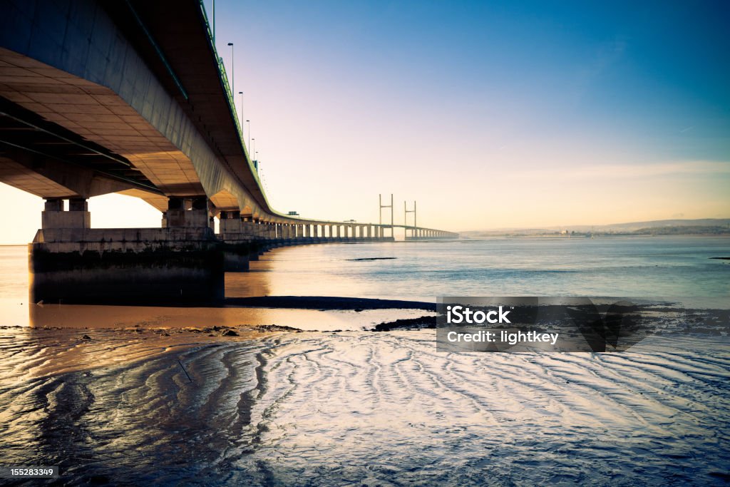 Second Severn bridge nocą przejście - Zbiór zdjęć royalty-free (Rzeka Severn)