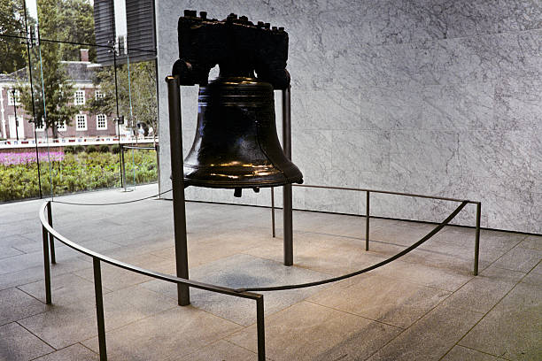 исторический колокол свободы - liberty bell стоковые фото и изображения