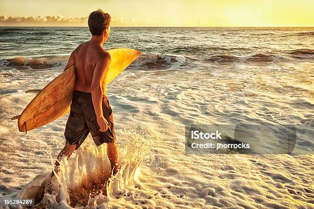 해질녘까지 서퍼 서핑-수상 스포츠에 대한 스톡 사진 및 기타 이미지 - 서핑-수상 스포츠, 하와이 제도, 햇빛