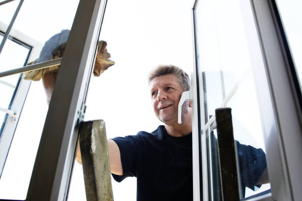 istock Man on ladder cleaning upstairs windows 155284526