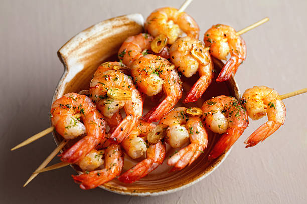 crevettes japonais - roasted shrimp photos et images de collection