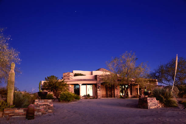 luxus in der wüste arizonas südwesten von north scottsdale - house residential structure luxury night stock-fotos und bilder