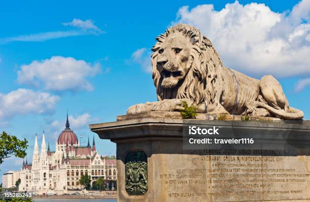 Photo libre de droit de Parlement De Budapest Du Pont banque d'images et plus d'images libres de droit de Lion - Lion, Statue, Être en mouvement