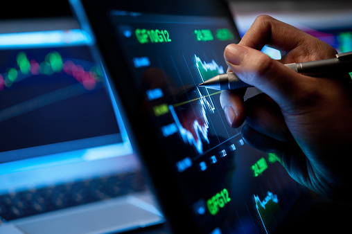 Market Analyze with Digital Moniter focus on tip of finger.