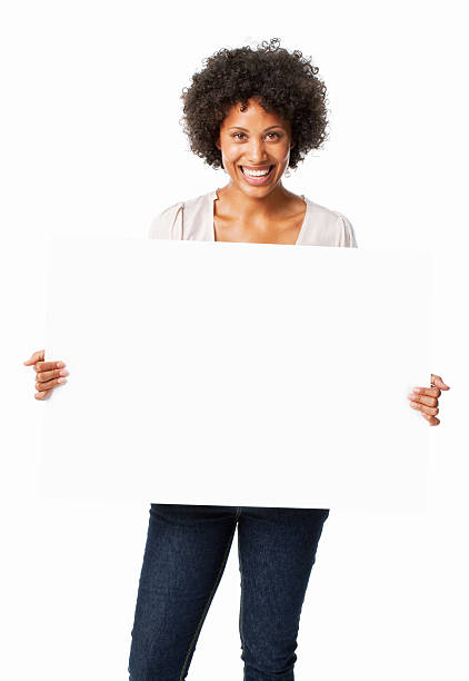 mujer sosteniendo un cartel en blanco - black sign holding vertical fotografías e imágenes de stock