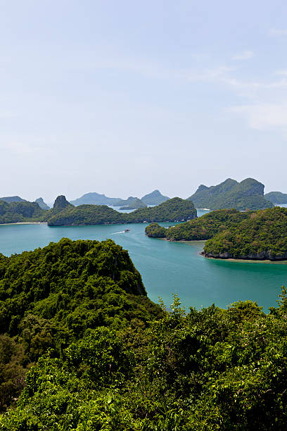 z widokiem na wyspę - ang thong islands zdjęcia i obrazy z banku zdjęć