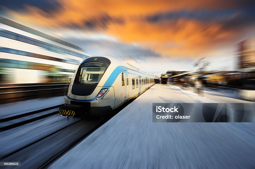 Pendlerzug, Dramatischer Himmel - Lizenzfrei Eisenbahn Stock-Foto