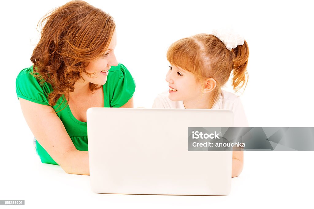 Mãe e Daugher usando Laptop - Foto de stock de Laptop royalty-free