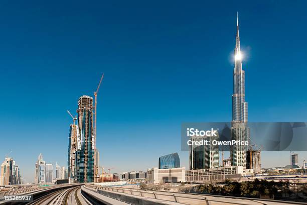 Photo libre de droit de Tour Burj Khalifa À Dubaï banque d'images et plus d'images libres de droit de Tour Burj Khalifa - Tour Burj Khalifa, Bleu, Ciel