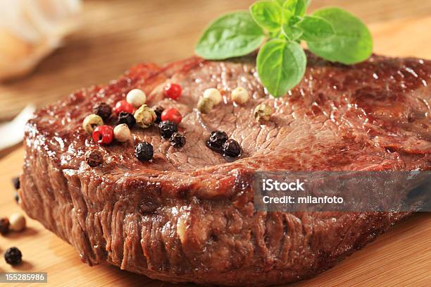 Photo libre de droit de Steak De Boeuf Poêlé banque d'images et plus d'images libres de droit de Saisi - Saisi, Bifteck, Viande de boeuf