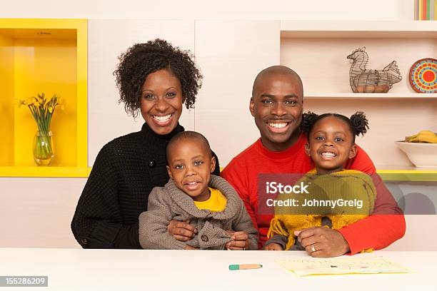 Retrato De Familianegro Foto de stock y más banco de imágenes de 2-3 años - 2-3 años, 30-39 años, 35-39 años