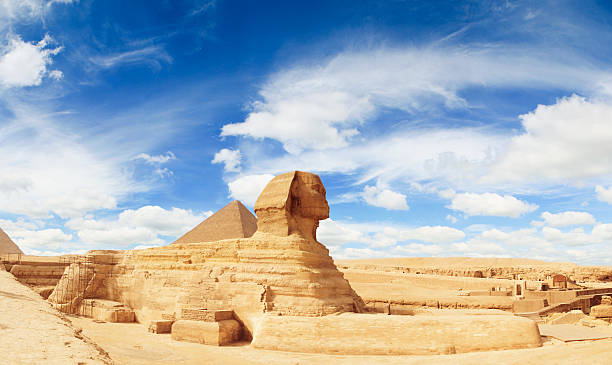 сфинкс panorama - giza pyramids sphinx pyramid shape pyramid стоковые фото и изображения
