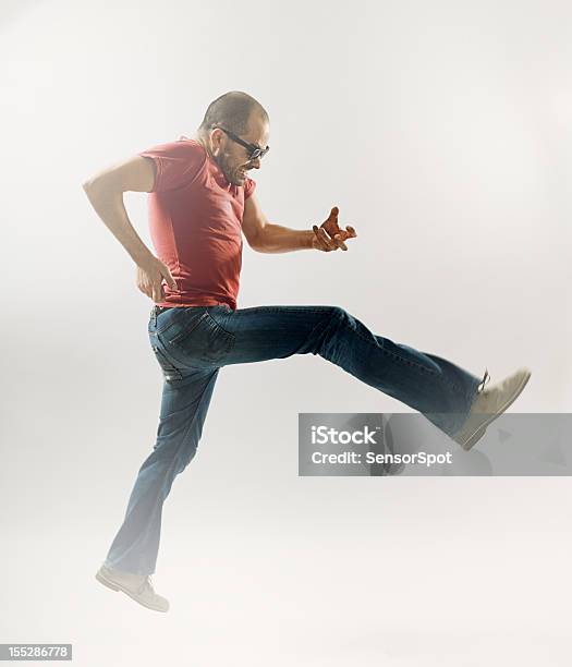 Foto de Jovem Tocando Guitarra Imaginária e mais fotos de stock de Air Guitar - Air Guitar, Fotografia - Imagem, 20 Anos