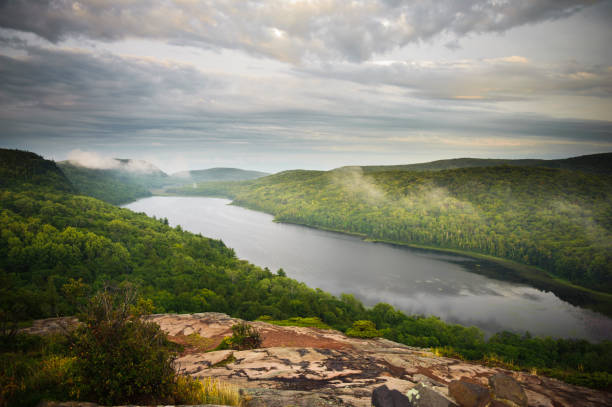 istock Lake of the Clouds 155287071