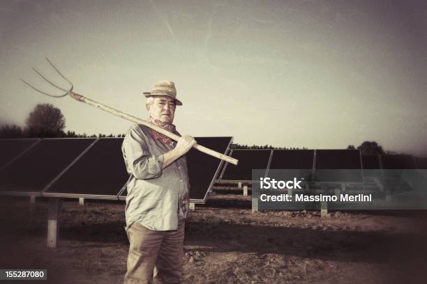 Photo libre de droit de Nouveau Lagriculture banque d'images et plus d'images libres de droit de Panneau solaire - Panneau solaire, Agriculteur, Centrale thermique solaire