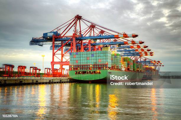 Harbor Stockfoto und mehr Bilder von Frachtschiff - Frachtschiff, Hamburg, Hafen