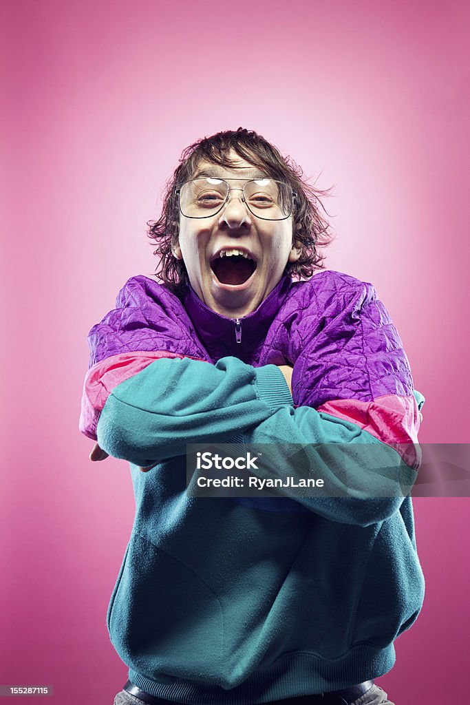 Alegre de 80 Nerd criança na cor-de-rosa - Foto de stock de Nerd royalty-free