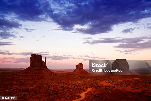 Monument Valley Tribal Park Navajo Utaharizona Stockfoto und mehr Bilder von Abenteuer - Abenteuer, Arizona, Dämmerung