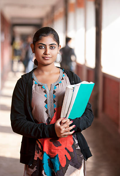 indian girl de l'université - indian girls photos et images de collection