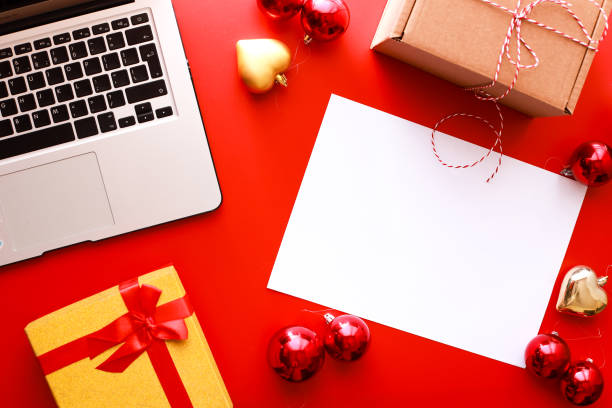 istock Flatly christmas shopping. Mockup white leaf, shopping list 1552888596