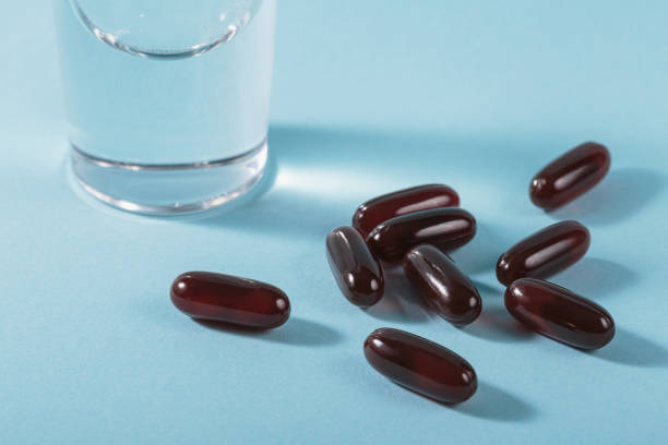 wypełnione olejem kapsułki suplementów diety - lecithin capsule brown vitamin pill zdjęcia i obrazy z banku zdjęć