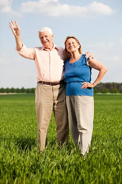 image of a waving grandfather, taken with a Canon 5 D MK II, focal length 85mm at f 4