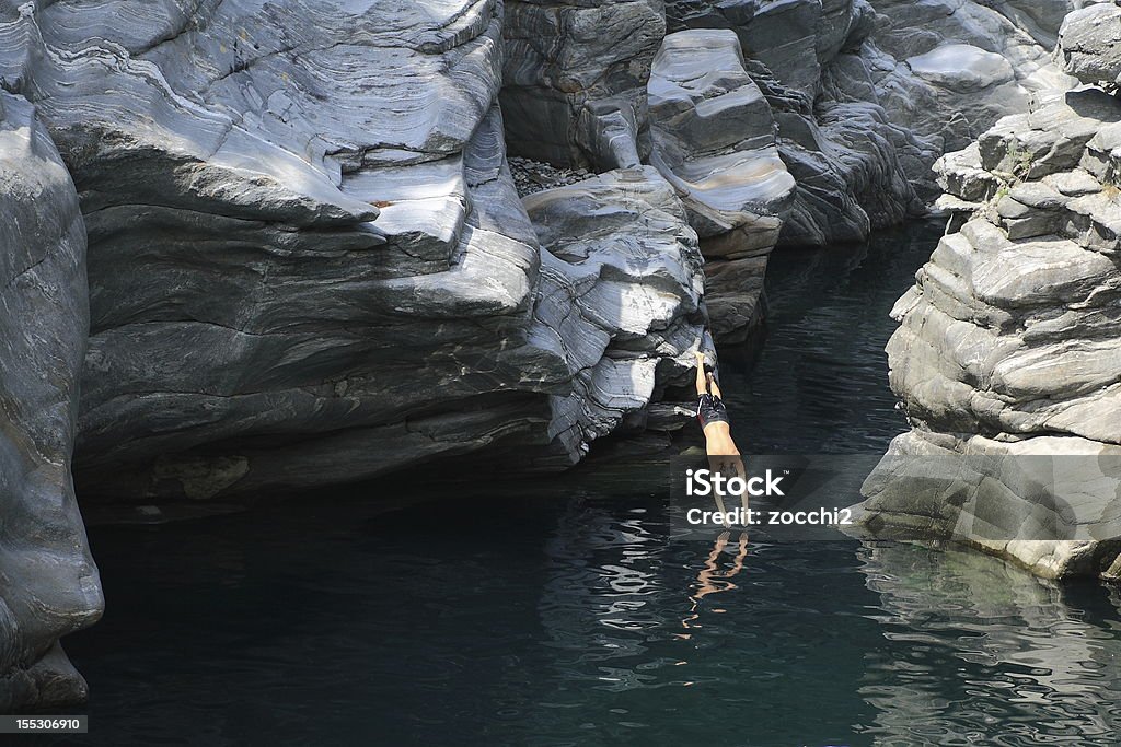 Tuffo nel fiume - Foto stock royalty-free di Vallemaggia